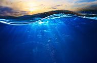 探索海洋奥秘：揭秘海水为何呈现蓝色